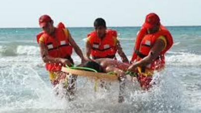 Dənizdə batan şəxslər xilas edilib