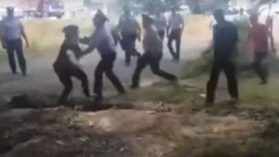 Azərbaycanda 8 polis qadına hücum çəkdi - ŞOK VİDEO