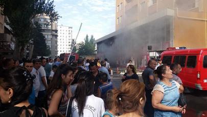 Bakıda supermarket yandı: 90 nəfər... - FOTOLAR (YENİLƏNİB)