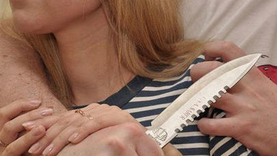 Xudatda OLAY: arvadını, qaynını vә qayınatasını qanına qəltan etdi