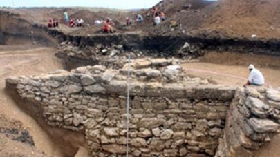 Krımda 2000 illik tarixi olan qala tapıldı