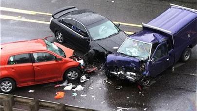 Aeroport yolunda 3 maşın toqquşdu: YARALILAR VAR