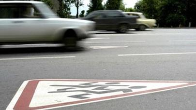 Avtomobil piyadanı vurub aradan çıxdı - SALYANDA