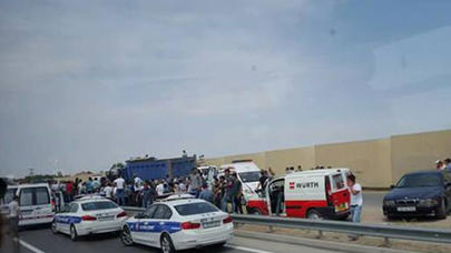 23 yaşlı qadın “Shacman”ın altında qaldı