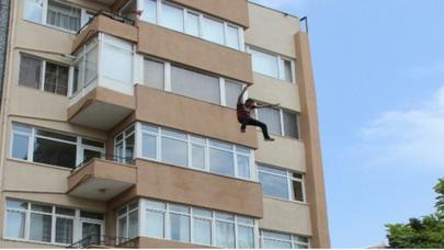 Sevdiyi qıza görə özünü 5-ci mərtəbədən atdı - ŞOK VİDEO