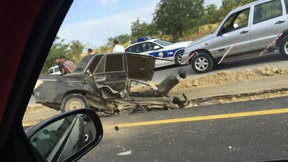 Polislər qəzaya düşdü - Maşın iki yerə bölündü - FOTOLAR