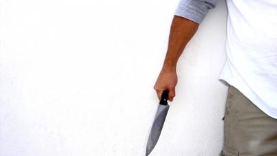 Qazaxda kürəkən qayınatasını bıçaqladı