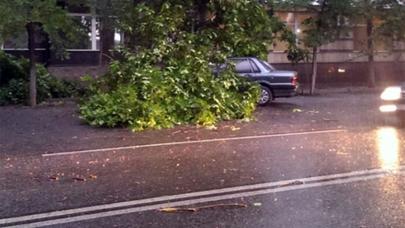 Daşkəsəndə qasırğa evlərin damını dağıtdı (YENİLƏNİB)