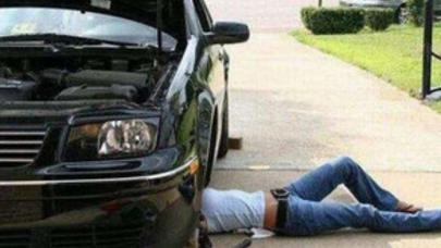 Goranboyda çilingər təmir zamanı maşının altında qaldı