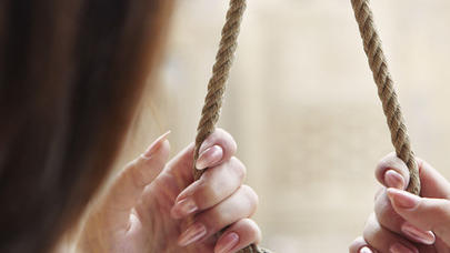 DƏHŞƏTLİ İNTİHAR: Bərdədə 21 yaşlı qadın özünü asdı