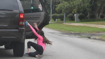 Göygöldə qadın azyaşlı övladı ilə birgə özünü avtomobildən atıb