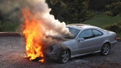 Xırdalanda “Mercedes” yandı