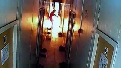 QIZ ÜSTÜNDƏ otaq yoldaşını diri-diri yandırdı - VİDEO