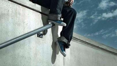 FHN özünü binadan atmaq istəyən şəxsi xilas etdi