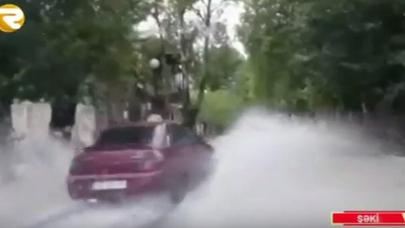 Sel Şəkinin küçələrini yuyub apardı - FOTO/VİDEO