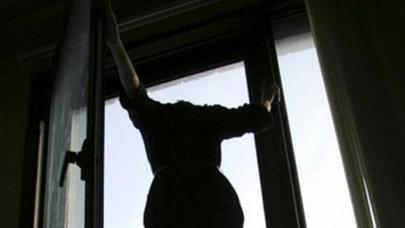 Bakıda 21 yaşlı qız özünü 17-ci mərtəbədən atdı