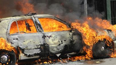 Bakıda "Mercedes" yandı