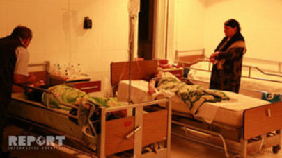 Gəncədə ölən xəstənin qohumları tibb bacısını döydülər - FOTO