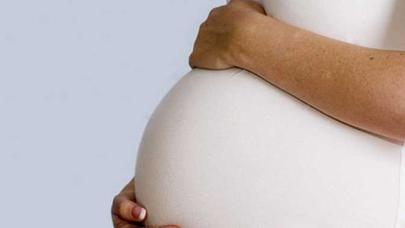 Tovuzda hamilə qadın telefonla danışarkən keçindi