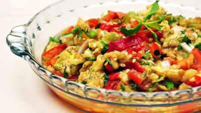 Közdə bişmiş badımcan salatı