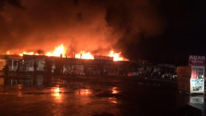 Bakıda maşın bazarında yanğın - FOTO/VİDEO (YENİLƏNİB)